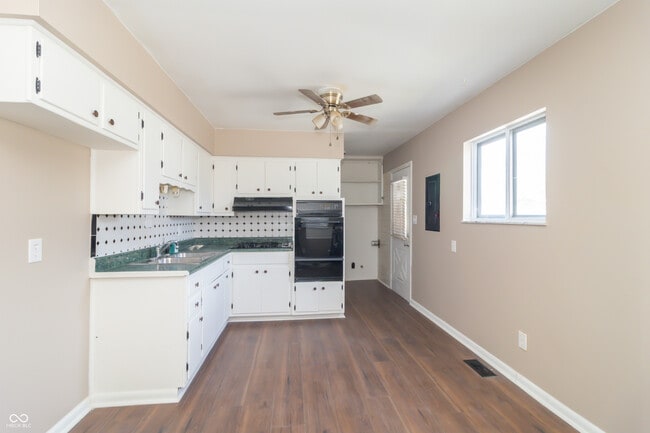 Building Photo - 1701 Nelson Ave