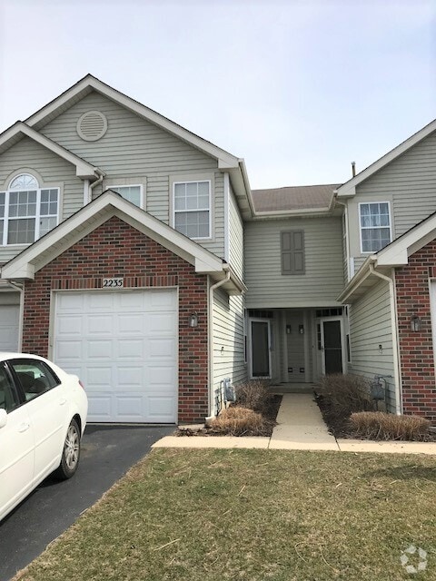 Building Photo - 2235 Lake Ridge Dr