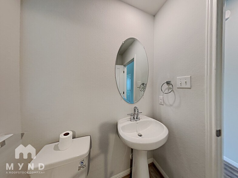 Building Photo - 5709 Pleasanton Pkwy