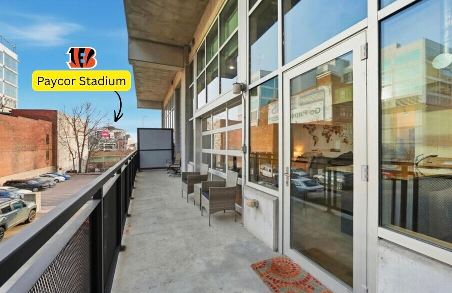 Private Balcony - 353 W 4th St