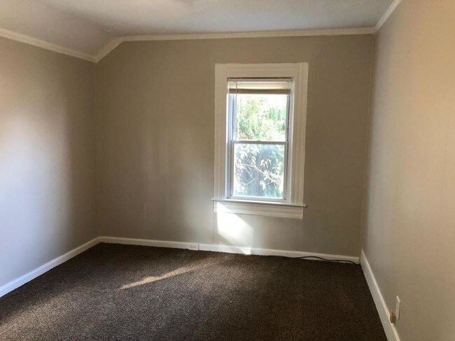 Building Photo - 7807 Wentworth Avenue #Up