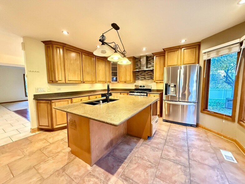 Building Photo - 1205 N Scarlet Ct