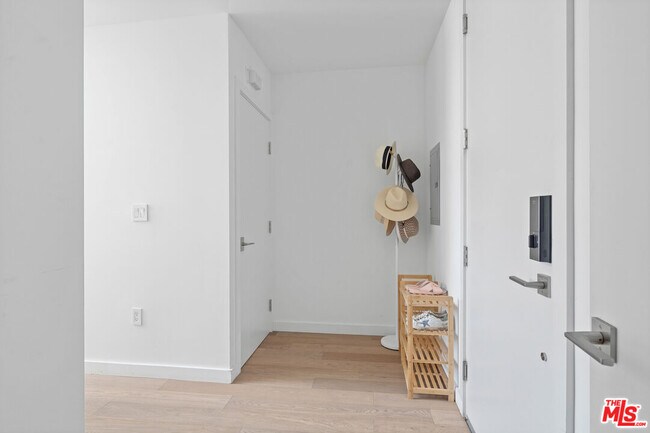 Building Photo - 507 Orlando Ave