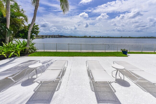 Building Photo - 2860 S Ocean Blvd