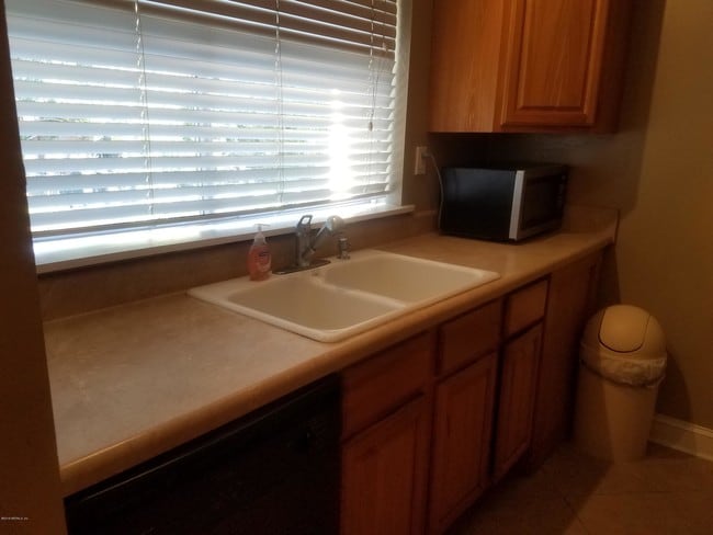 Building Photo - 2043 Dunsford Terrace