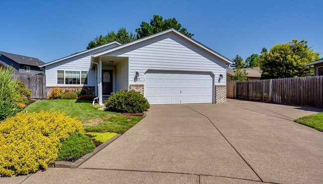Primary Photo - Large 4 Bed/ 2 Full Bath Home in the Gilha...