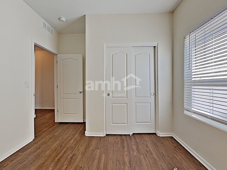 Building Photo - 551 Reserve Ave