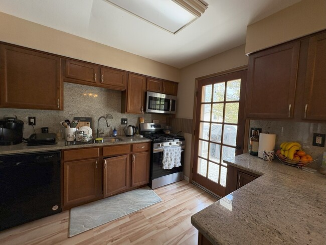 Building Photo - 18 Marquette Pl