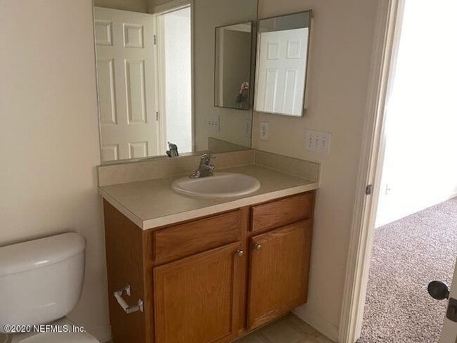 Building Photo - Move in ready 3/2.5 Condo available NOW