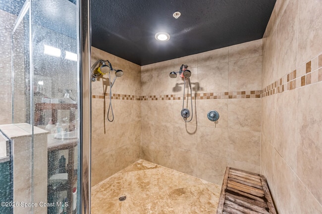 Building Photo - 121 Lancha Cir