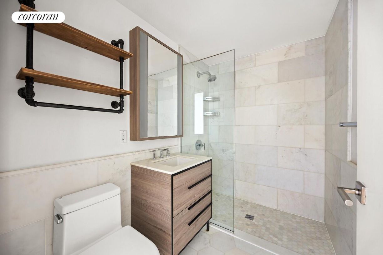 Building Photo - 264 Webster Ave