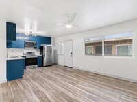 Building Photo - 1332 Walnut Ave