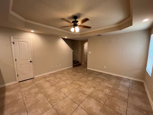 Building Photo - 6866 Lakeview Dr.