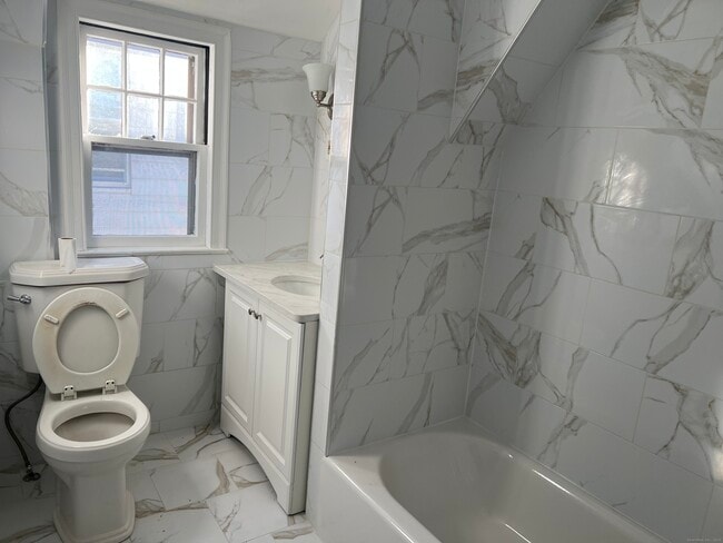 Building Photo - 403 Cooke St