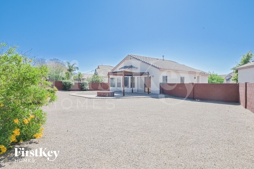 Building Photo - 5740 W Hayfield St