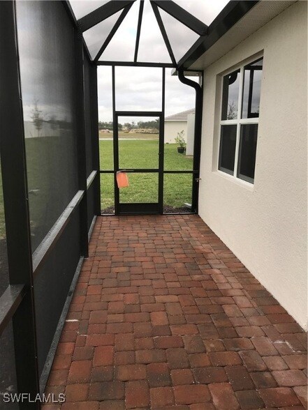 Building Photo - 2016 Vermont Ln