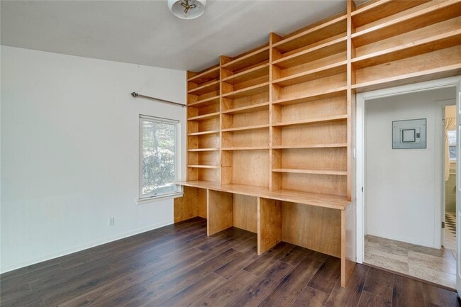 Building Photo - 2404 Barton Skyway