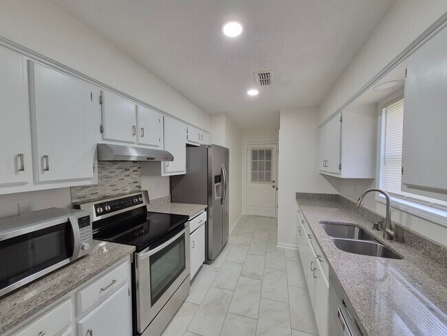 Building Photo - 5657 Heartwood Dr