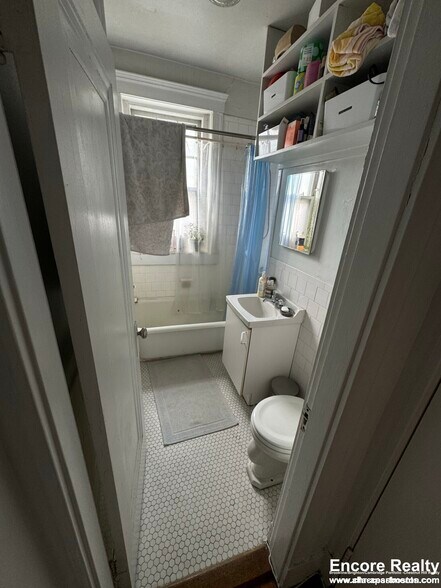 Building Photo - 1697 Cambridge St