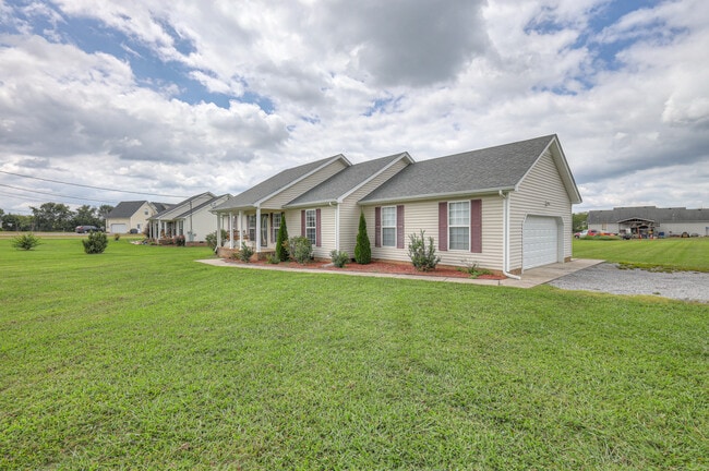 Building Photo - 119 Broomsage Cir
