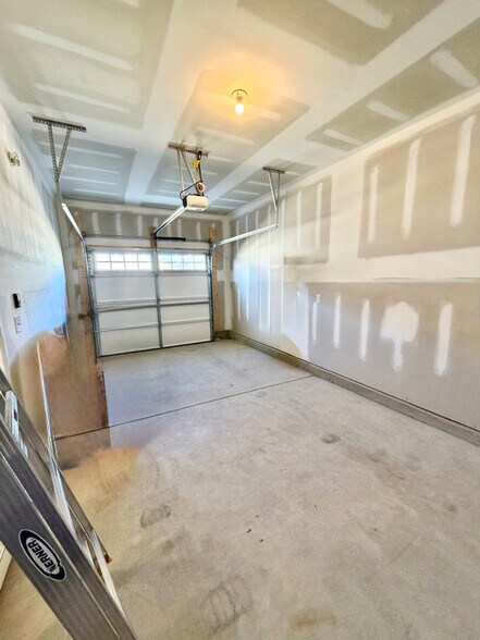 Building Photo - 265 Sweetbay Tree Dr