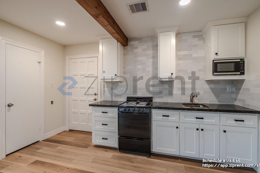 Building Photo - 4031 Leeshire Dr