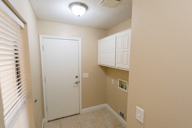 Building Photo - 14816 Sopras Cir