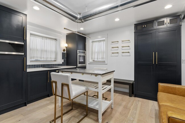 Building Photo - 276 E Broadway