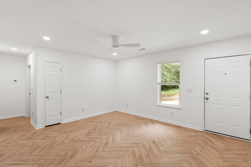 Building Photo - 907 Beaufort St