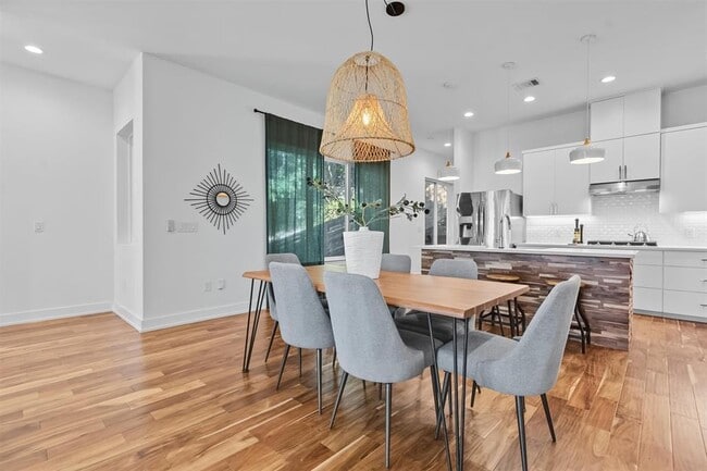 Building Photo - 2712 Oak Springs Dr