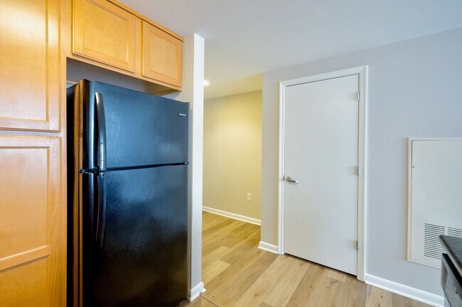Building Photo - Modern Comfort 2BD/1BTH  in Navy Yard & So...