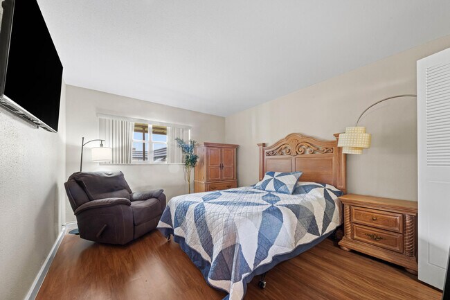 Building Photo - 336 Brittany Ave