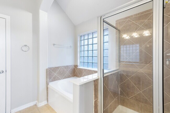 Building Photo - "Spacious 4-Bed Oasis with 2 Full Baths in Spring, TX - 2,235 Sq Ft of Comfort!"