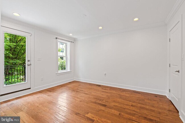 Building Photo - 1110 Orren St NE