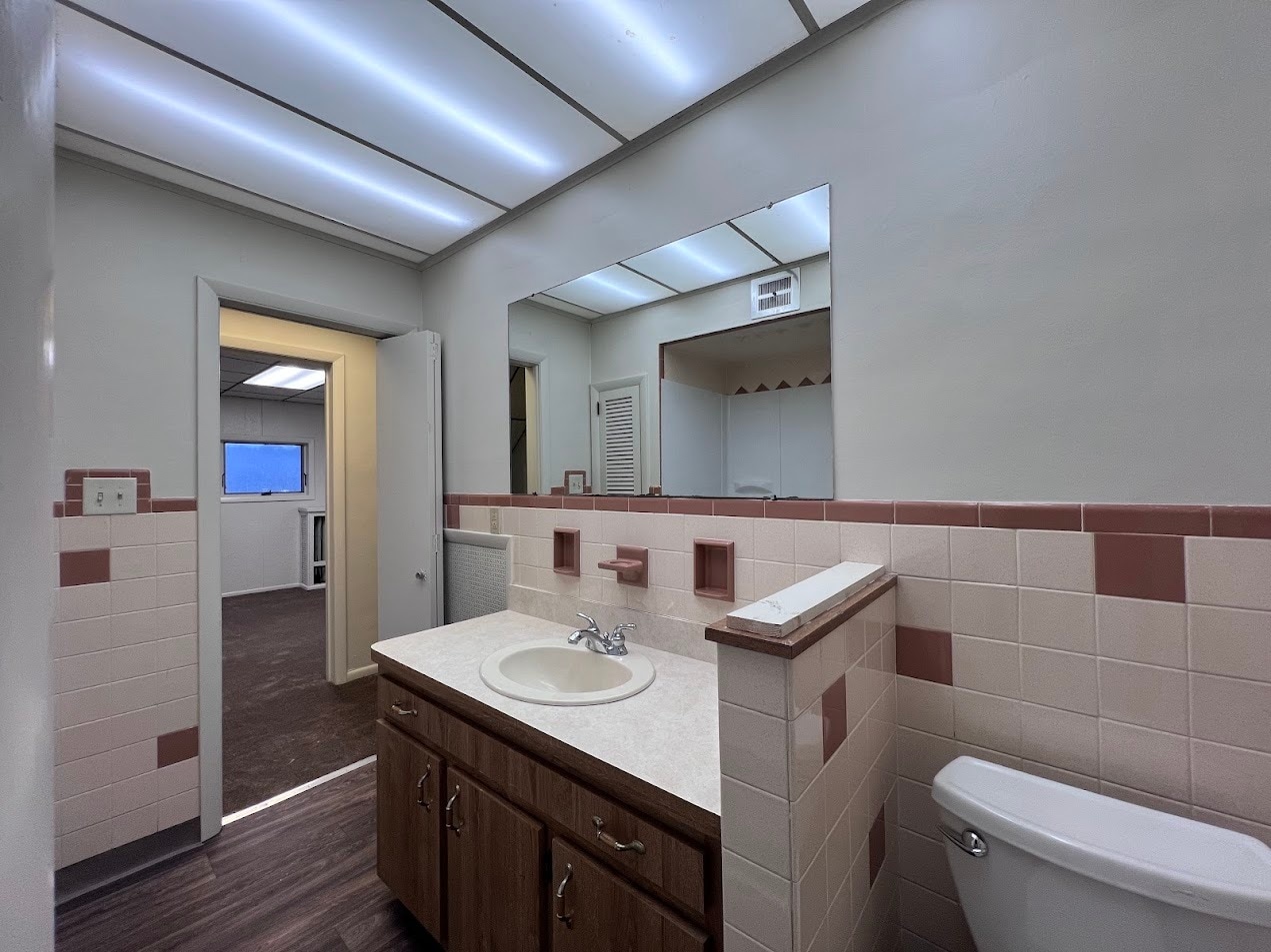 Building Photo - 304 Marie St