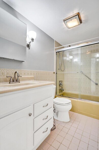 Building Photo - 1050 NW 13th St