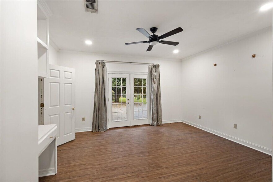Building Photo - 423 Woodlands Cir