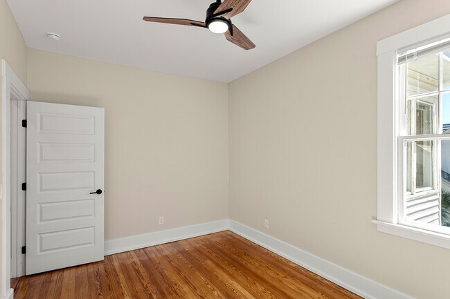 Building Photo - 123 E 55th St