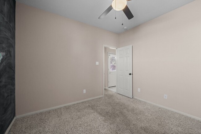 Building Photo - 530 Lockland Ln