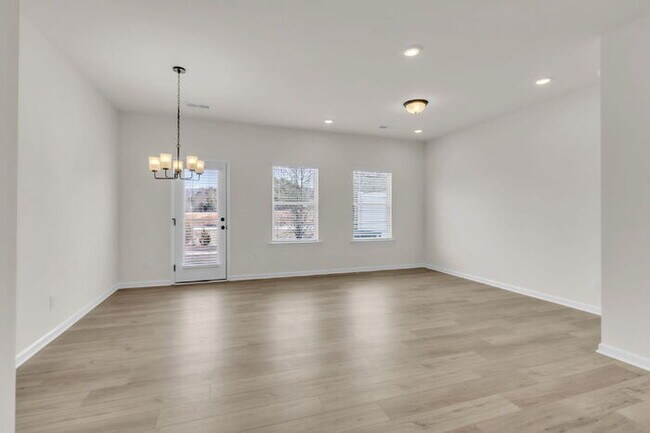 Building Photo - New Construction 3BR/2.5BA Townhome with Loft in Downtown Travelers Rest