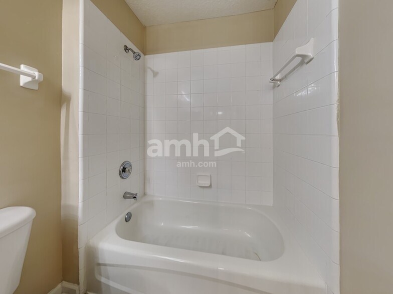 Building Photo - 13839 Victoria Lakes Dr