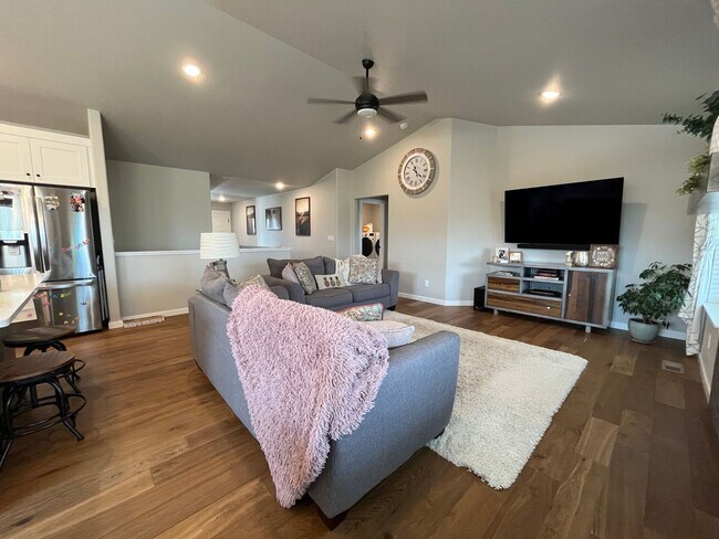 Building Photo - Fantastic Home in Wellington