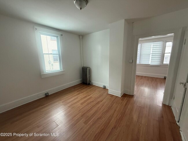 Building Photo - 417 Willow St