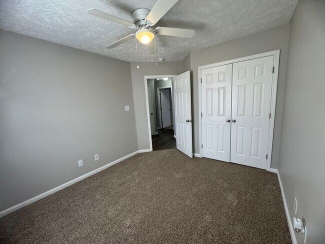 Building Photo - 1453 Ferndell Dr