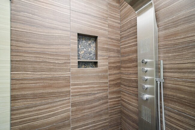 Building Photo - 146 Rocky Point Dr