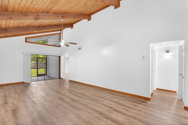 Building Photo - 100 Sparrow Dr