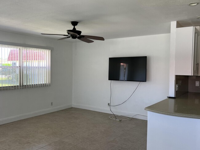 Building Photo - 254 Seville K