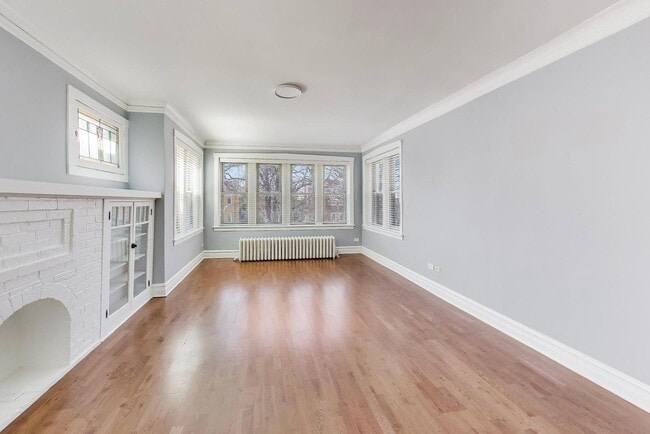 Building Photo - 3837 N Sawyer Ave