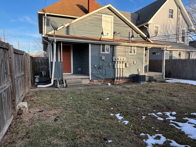 Building Photo - 1338 Barth Ave