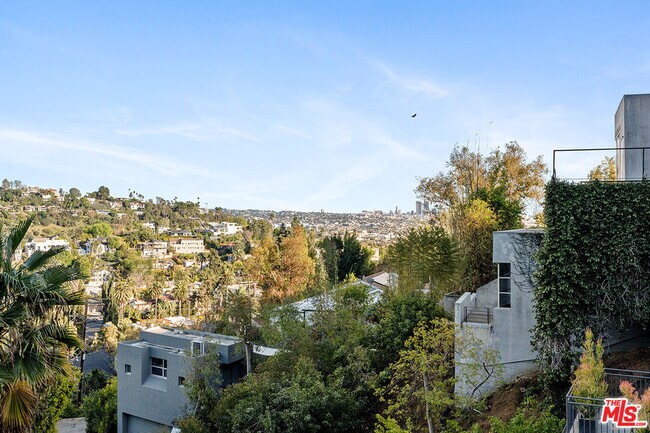 Building Photo - 2333 Vasanta Way